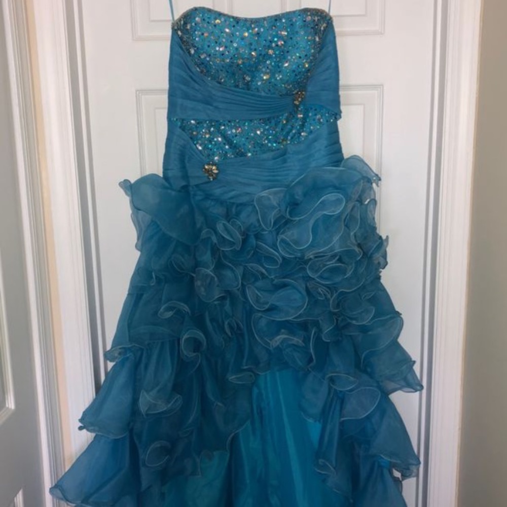 Royal Queen Collection Gown